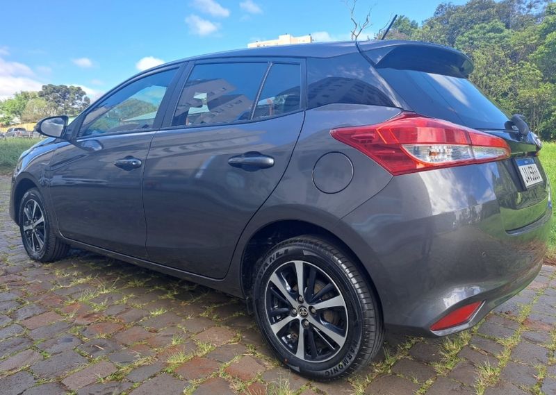 Toyota YARIS 1.5 16V FLEX XS CONNECT MULTIDRIVE 2021/2022 CAMINHÕES & CAMIONETAS PASSO FUNDO / Carros no Vale