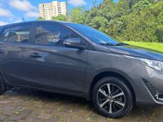 Toyota YARIS 1.5 16V FLEX XS CONNECT MULTIDRIVE 2021/2022 CAMINHÕES & CAMIONETAS PASSO FUNDO / Carros no Vale