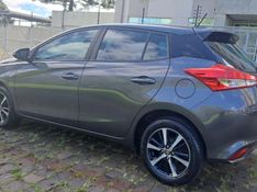 Toyota YARIS 1.5 16V FLEX XS CONNECT MULTIDRIVE 2021/2022 CAMINHÕES & CAMIONETAS PASSO FUNDO / Carros no Vale
