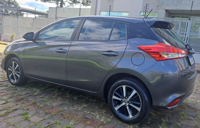 Toyota YARIS 1.5 16V FLEX XS CONNECT MULTIDRIVE 2021/2022 CAMINHÕES & CAMIONETAS PASSO FUNDO / Carros no Vale