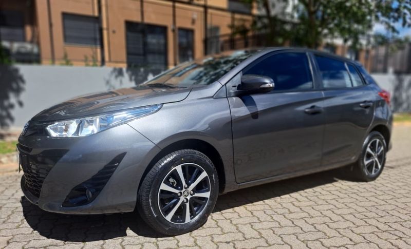 Toyota YARIS 1.5 16V FLEX XS CONNECT MULTIDRIVE 2021/2022 CAMINHÕES & CAMIONETAS PASSO FUNDO / Carros no Vale