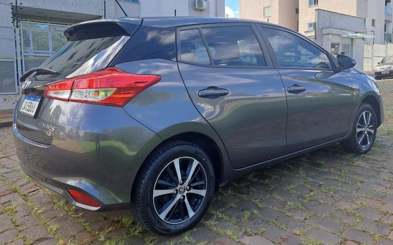Toyota YARIS 1.5 16V FLEX XS CONNECT MULTIDRIVE 2021/2022 CAMINHÕES & CAMIONETAS PASSO FUNDO / Carros no Vale