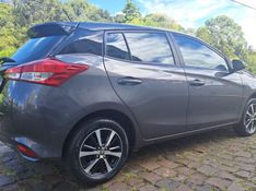 Toyota YARIS 1.5 16V FLEX XS CONNECT MULTIDRIVE 2021/2022 CAMINHÕES & CAMIONETAS PASSO FUNDO / Carros no Vale