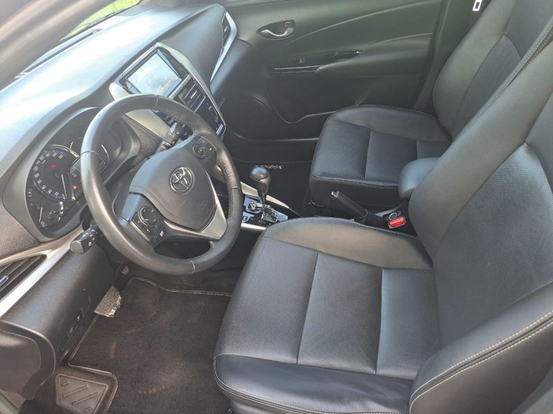 Toyota YARIS 1.5 16V FLEX XS CONNECT MULTIDRIVE 2021/2022 CAMINHÕES & CAMIONETAS PASSO FUNDO / Carros no Vale