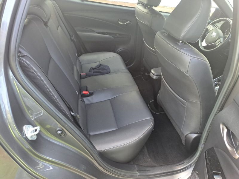 Toyota YARIS 1.5 16V FLEX XS CONNECT MULTIDRIVE 2021/2022 CAMINHÕES & CAMIONETAS PASSO FUNDO / Carros no Vale