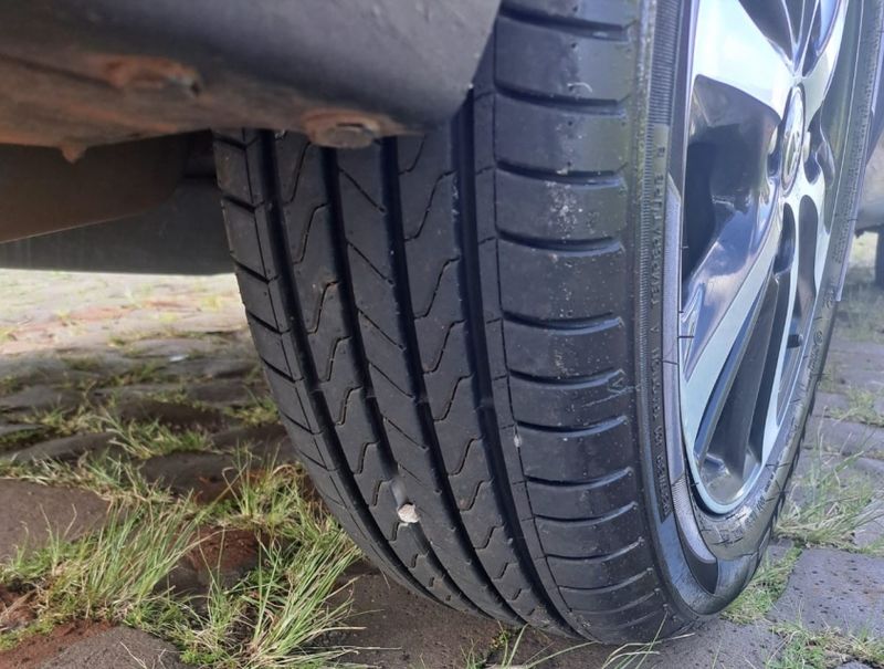 Toyota YARIS 1.5 16V FLEX XS CONNECT MULTIDRIVE 2021/2022 CAMINHÕES & CAMIONETAS PASSO FUNDO / Carros no Vale