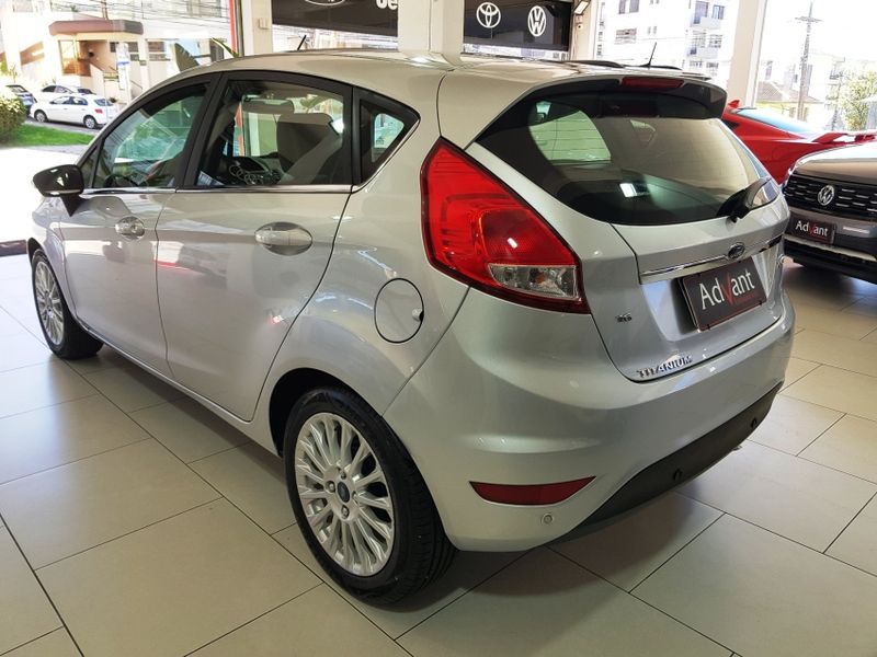 Ford FIESTA 1.6 TITANIUM HATCH 16V FLEX 4P POWERSHIFT 2017/2017 ADVANT AUTOMÓVEIS CAXIAS DO SUL / Carros no Vale
