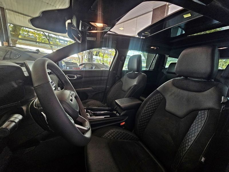 JEEP COMMANDER 2.0 HURRICANE 4 TURBO GASOLINA BLACKHAWK AT9 2025/2026 CARRO DEZ NOVO HAMBURGO / Carros no Vale JEEP COMMANDER 2.0 HURRICANE 4 TURBO GASOLINA BLACKHAWK AT9 2025/2026 CARRO DEZ NOVO HAMBURGO / Carros no Vale