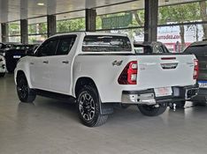 Toyota HILUX 2.8 D-4D TURBO DIESEL CD SRX LIMITED 4X4 AUTOMÁTICO 2022/2023 CARRO DEZ NOVO HAMBURGO / Carros no Vale