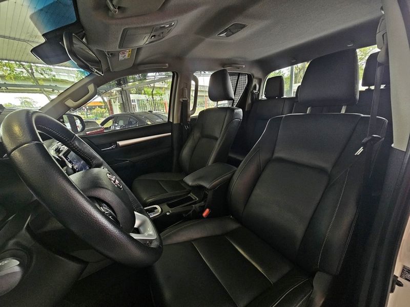 Toyota HILUX 2.8 D-4D TURBO DIESEL CD SRX LIMITED 4X4 AUTOMÁTICO 2022/2023 CARRO DEZ NOVO HAMBURGO / Carros no Vale Toyota HILUX 2.8 D-4D TURBO DIESEL CD SRX LIMITED 4X4 AUTOMÁTICO 2022/2023 CARRO DEZ NOVO HAMBURGO / Carros no Vale