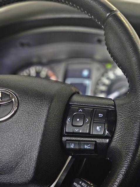 Toyota HILUX 2.8 D-4D TURBO DIESEL CD SRX LIMITED 4X4 AUTOMÁTICO 2022/2023 CARRO DEZ NOVO HAMBURGO / Carros no Vale Toyota HILUX 2.8 D-4D TURBO DIESEL CD SRX LIMITED 4X4 AUTOMÁTICO 2022/2023 CARRO DEZ NOVO HAMBURGO / Carros no Vale