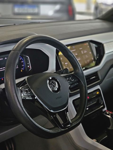 Volkswagen T-CROSS 1.4 250 TSI TOTAL FLEX HIGHLINE AUTOMÁTICO 2020/2021 CARRO DEZ NOVO HAMBURGO / Carros no Vale
