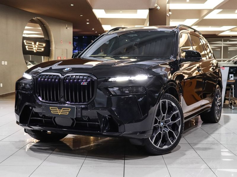 BMW X7 4.4 V8 GASOLINA M60i STEPTRONIC 2023/2024 VIA BELLA VEÍCULOS ESPECIAIS CAXIAS DO SUL / Carros no Vale