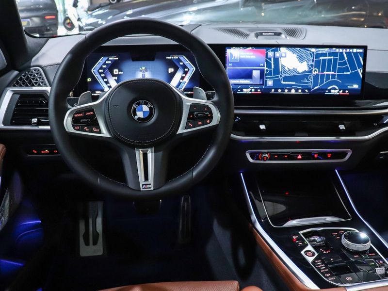BMW X7 4.4 V8 GASOLINA M60i STEPTRONIC 2023/2024 VIA BELLA VEÍCULOS ESPECIAIS CAXIAS DO SUL / Carros no Vale
