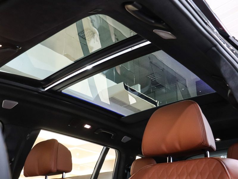 BMW X7 4.4 V8 GASOLINA M60i STEPTRONIC 2023/2024 VIA BELLA VEÍCULOS ESPECIAIS CAXIAS DO SUL / Carros no Vale