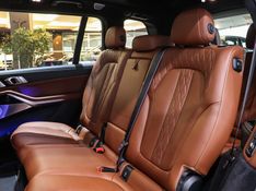 BMW X7 4.4 V8 GASOLINA M60i STEPTRONIC 2023/2024 VIA BELLA VEÍCULOS ESPECIAIS CAXIAS DO SUL / Carros no Vale