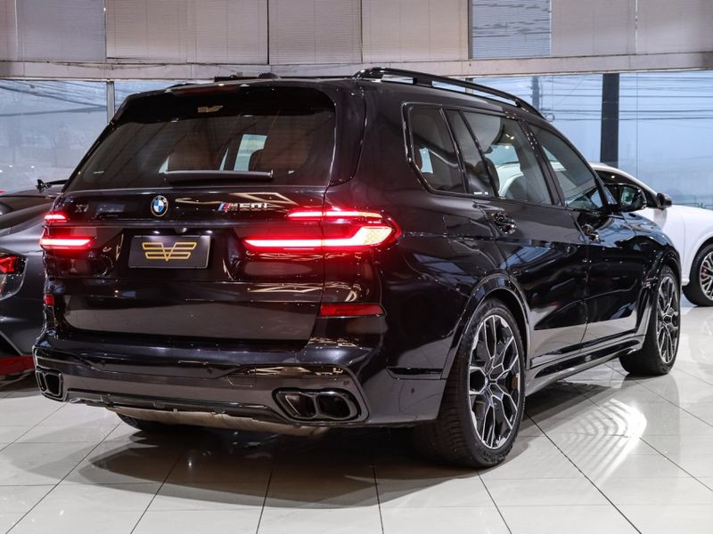 BMW X7 4.4 V8 GASOLINA M60i STEPTRONIC 2023/2024 VIA BELLA VEÍCULOS ESPECIAIS CAXIAS DO SUL / Carros no Vale