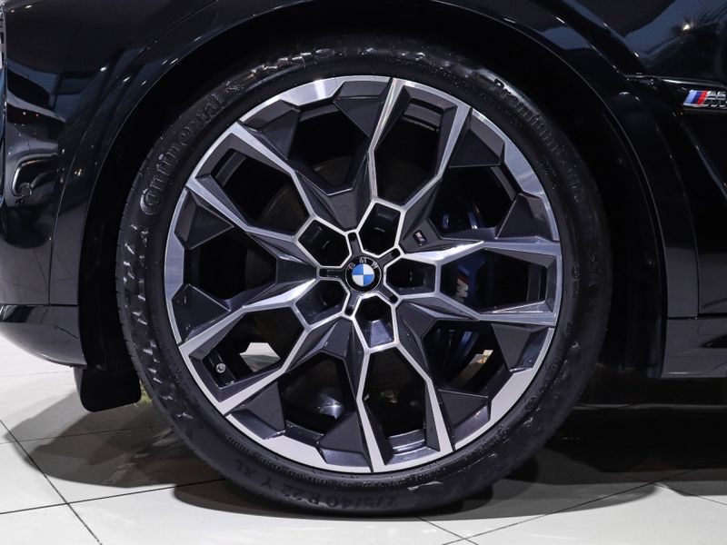 BMW X7 4.4 V8 GASOLINA M60i STEPTRONIC 2023/2024 VIA BELLA VEÍCULOS ESPECIAIS CAXIAS DO SUL / Carros no Vale