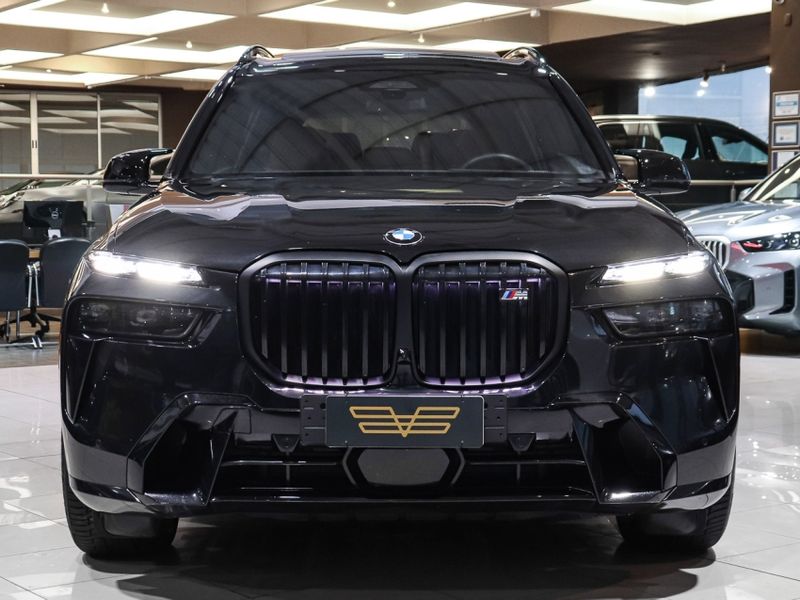 BMW X7 4.4 V8 GASOLINA M60i STEPTRONIC 2023/2024 VIA BELLA VEÍCULOS ESPECIAIS CAXIAS DO SUL / Carros no Vale