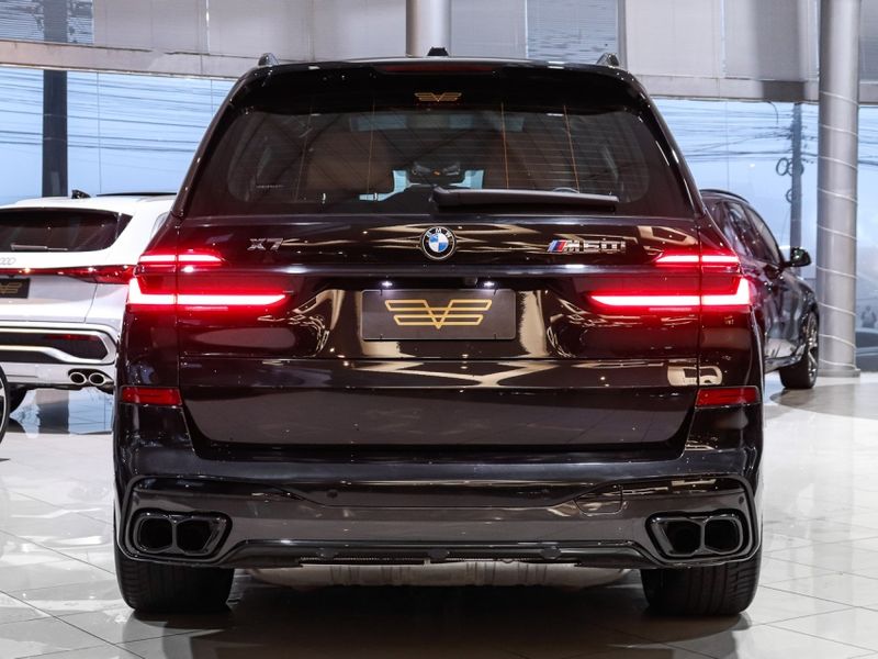 BMW X7 4.4 V8 GASOLINA M60i STEPTRONIC 2023/2024 VIA BELLA VEÍCULOS ESPECIAIS CAXIAS DO SUL / Carros no Vale