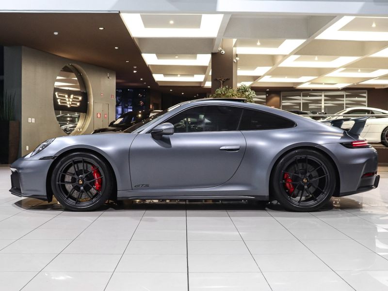 Porsche 911 3.6 24V H6 GASOLINA CARRERA GTS PDK 2025/2026 VIA BELLA VEÍCULOS ESPECIAIS CAXIAS DO SUL / Carros no Vale Porsche 911 3.6 24V H6 GASOLINA CARRERA GTS PDK 2025/2026 VIA BELLA VEÍCULOS ESPECIAIS CAXIAS DO SUL / Carros no Vale