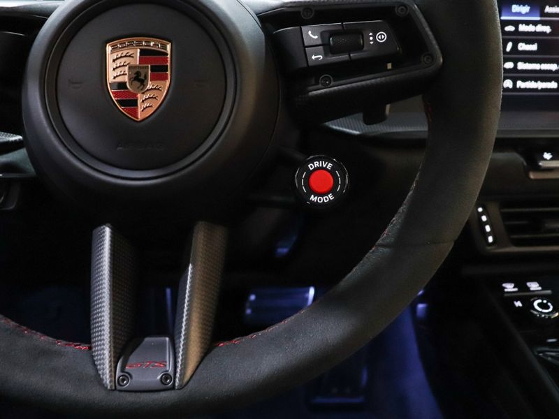 Porsche 911 3.6 24V H6 GASOLINA CARRERA GTS PDK 2025/2026 VIA BELLA VEÍCULOS ESPECIAIS CAXIAS DO SUL / Carros no Vale Porsche 911 3.6 24V H6 GASOLINA CARRERA GTS PDK 2025/2026 VIA BELLA VEÍCULOS ESPECIAIS CAXIAS DO SUL / Carros no Vale