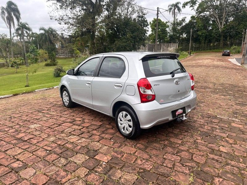 Toyota ETIOS XS 1.5 2018 GRASSI VEÍCULOS LAJEADO / Carros no Vale