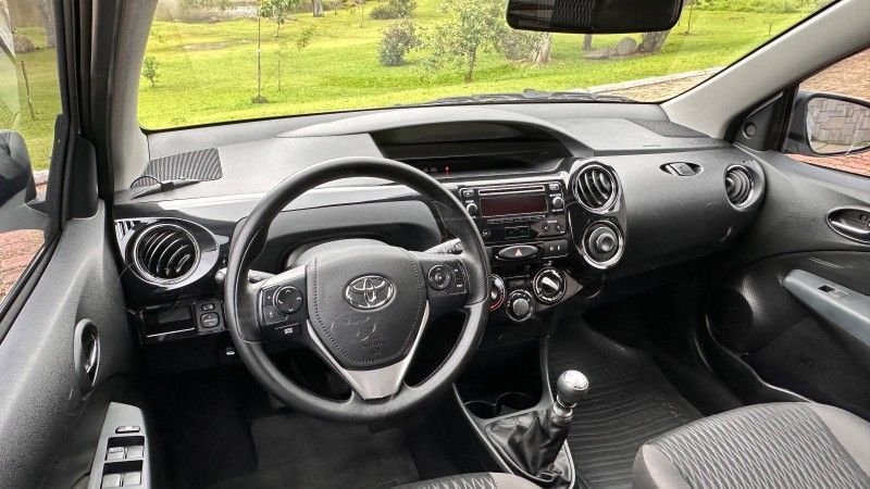 Toyota ETIOS XS 1.5 2018 GRASSI VEÍCULOS LAJEADO / Carros no Vale