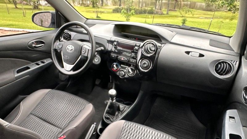 Toyota ETIOS XS 1.5 2018 GRASSI VEÍCULOS LAJEADO / Carros no Vale