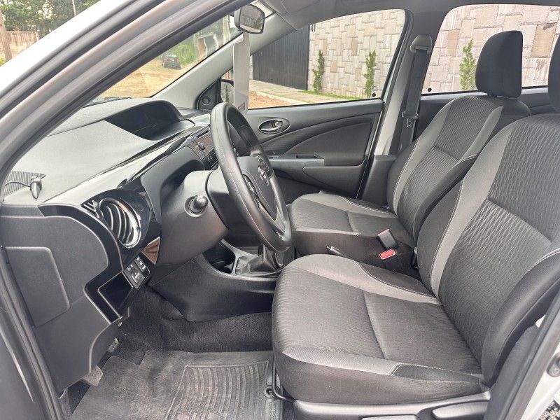 Toyota ETIOS XS 1.5 2018 GRASSI VEÍCULOS LAJEADO / Carros no Vale