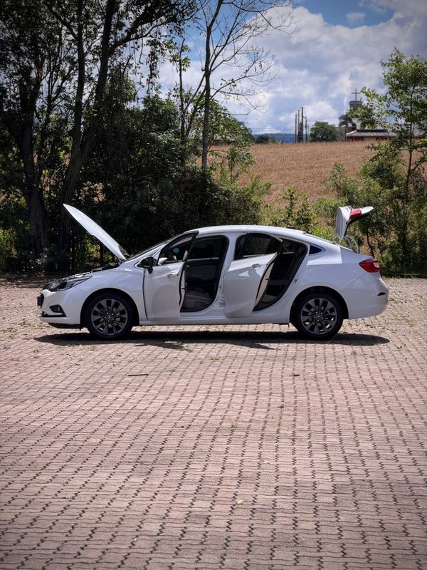 Chevrolet CRUZE SEDAN LTZ 1.4 2019 NEUMANN VEÍCULOS ARROIO DO MEIO / Carros no Vale