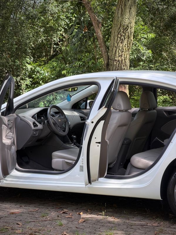 Chevrolet CRUZE SEDAN LTZ 1.4 2019 NEUMANN VEÍCULOS ARROIO DO MEIO / Carros no Vale