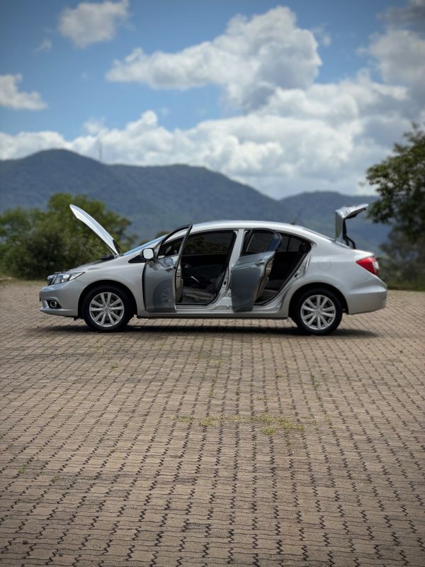 Honda CIVIC SEDAN LXR 8V 2014 NEUMANN VEÍCULOS ARROIO DO MEIO / Carros no Vale Honda CIVIC SEDAN LXR 8V 2014 NEUMANN VEÍCULOS ARROIO DO MEIO / Carros no Vale
