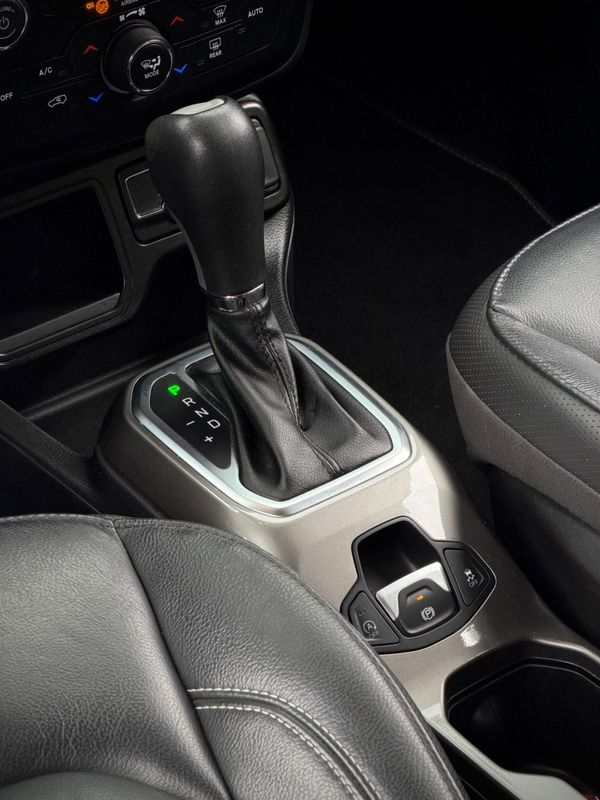 Jeep RENEGADE LIMITED 1.8 2019 NEUMANN VEÍCULOS ARROIO DO MEIO / Carros no Vale Jeep RENEGADE LIMITED 1.8 2019 NEUMANN VEÍCULOS ARROIO DO MEIO / Carros no Vale
