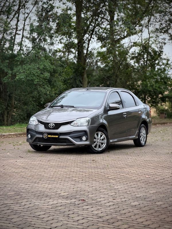 Toyota ETIOS SEDAN XLS 1.5 2018 NEUMANN VEÍCULOS ARROIO DO MEIO / Carros no Vale
