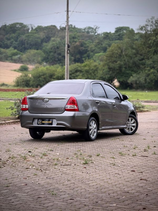 Toyota ETIOS SEDAN XLS 1.5 2018 NEUMANN VEÍCULOS ARROIO DO MEIO / Carros no Vale