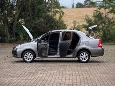 Toyota ETIOS SEDAN XLS 1.5 2018 NEUMANN VEÍCULOS ARROIO DO MEIO / Carros no Vale