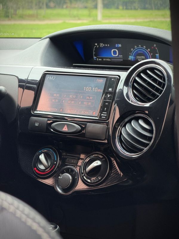 Toyota ETIOS SEDAN XLS 1.5 2018 NEUMANN VEÍCULOS ARROIO DO MEIO / Carros no Vale