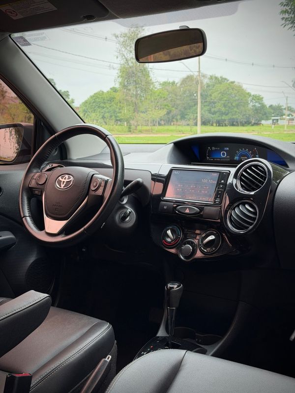 Toyota ETIOS SEDAN XLS 1.5 2018 NEUMANN VEÍCULOS ARROIO DO MEIO / Carros no Vale