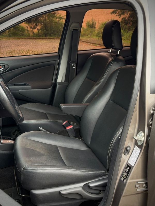 Toyota ETIOS SEDAN XLS 1.5 2018 NEUMANN VEÍCULOS ARROIO DO MEIO / Carros no Vale