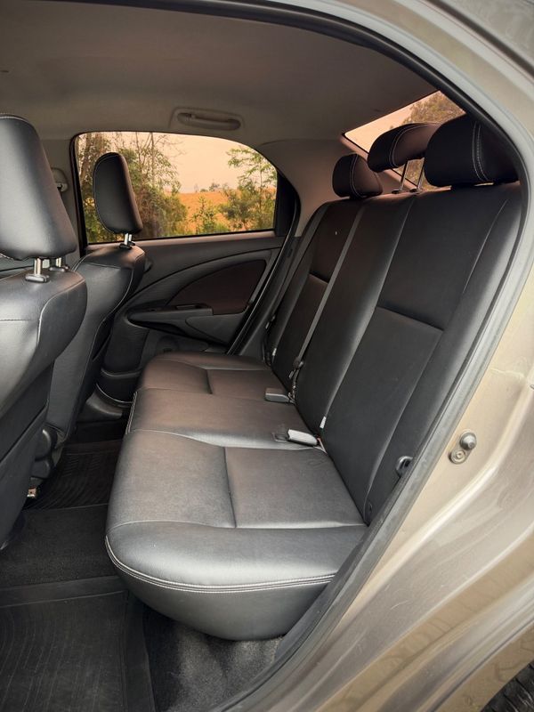 Toyota ETIOS SEDAN XLS 1.5 2018 NEUMANN VEÍCULOS ARROIO DO MEIO / Carros no Vale