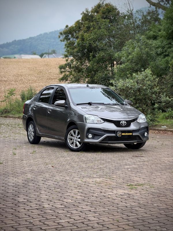 Toyota ETIOS SEDAN XLS 1.5 2018 NEUMANN VEÍCULOS ARROIO DO MEIO / Carros no Vale