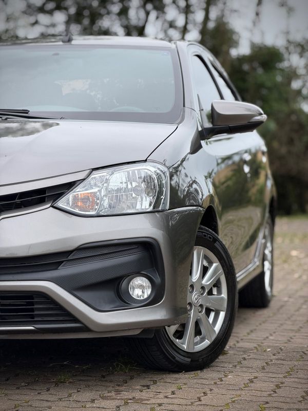 Toyota ETIOS SEDAN XLS 1.5 2018 NEUMANN VEÍCULOS ARROIO DO MEIO / Carros no Vale