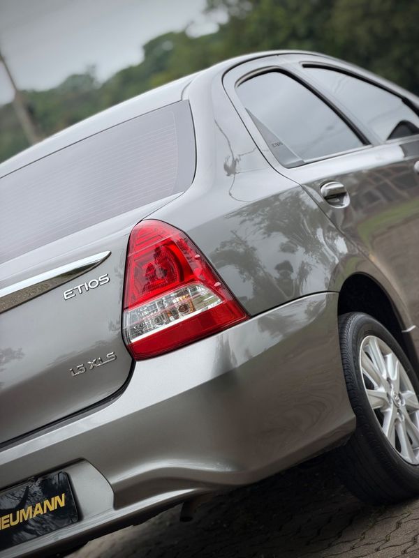 Toyota ETIOS SEDAN XLS 1.5 2018 NEUMANN VEÍCULOS ARROIO DO MEIO / Carros no Vale