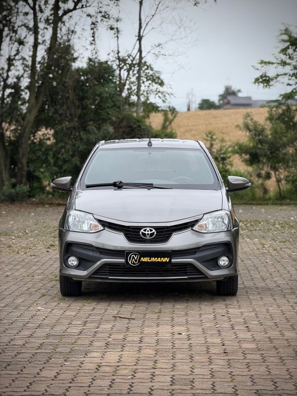 Toyota ETIOS SEDAN XLS 1.5 2018 NEUMANN VEÍCULOS ARROIO DO MEIO / Carros no Vale