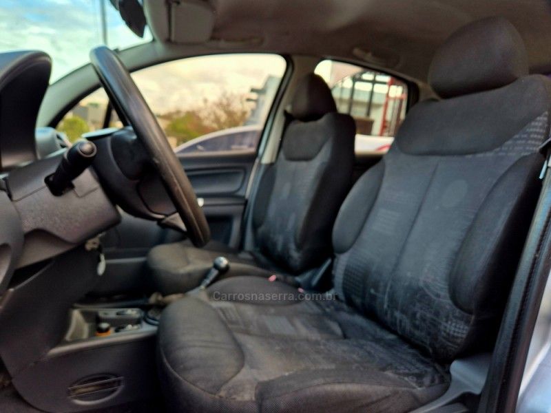 CITROËN C3 1.4 I GLX 8V 2006/2006 HUBNER MULTIMARCAS FARROUPILHA / Carros no Vale