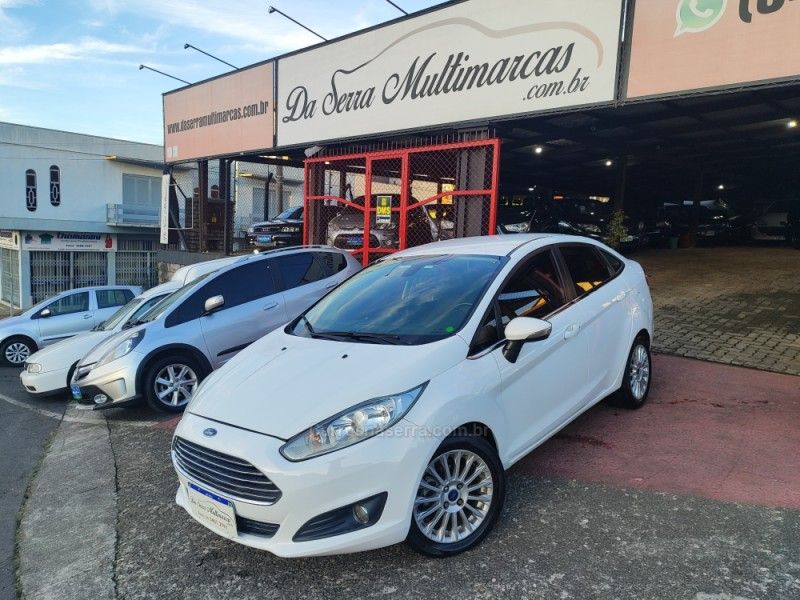 FORD FIESTA 1.6 TITANIUM PLUS SEDAN 16V 2014/2014 HUBNER MULTIMARCAS FARROUPILHA / Carros no Vale