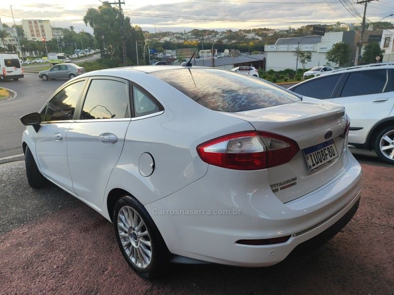 FORD FIESTA 1.6 TITANIUM PLUS SEDAN 16V 2014/2014 HUBNER MULTIMARCAS FARROUPILHA / Carros no Vale