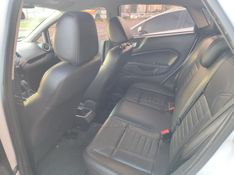 FORD FIESTA 1.6 TITANIUM PLUS SEDAN 16V 2014/2014 HUBNER MULTIMARCAS FARROUPILHA / Carros no Vale