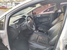 FORD FIESTA 1.6 TITANIUM PLUS SEDAN 16V 2014/2014 HUBNER MULTIMARCAS FARROUPILHA / Carros no Vale